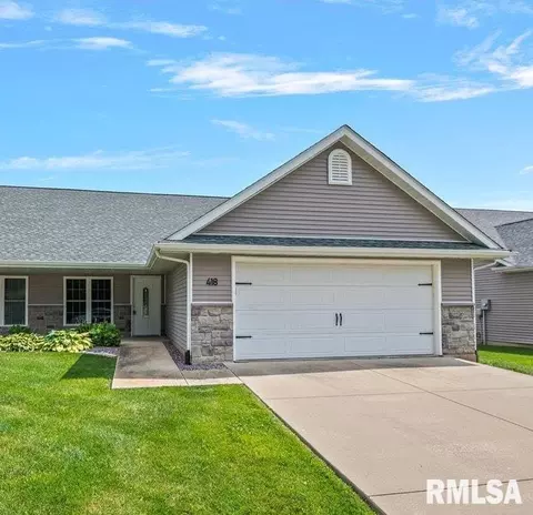 418 E Spruce St, Chatham, IL 62629