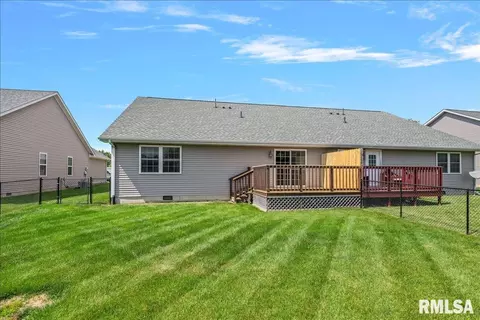 Exterior - 418 E Spruce St, Chatham, IL 62629 photo 3 of 5