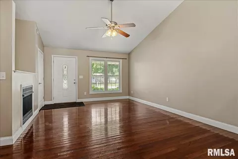 Living - 418 E Spruce St, Chatham, IL 62629 photo 4 of 4