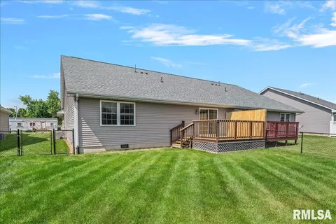 Exterior - 418 E Spruce St, Chatham, IL 62629 photo 2 of 5