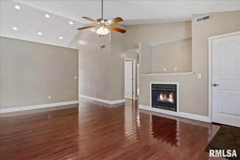 Living - 418 E Spruce St, Chatham, IL 62629 photo 2 of 4