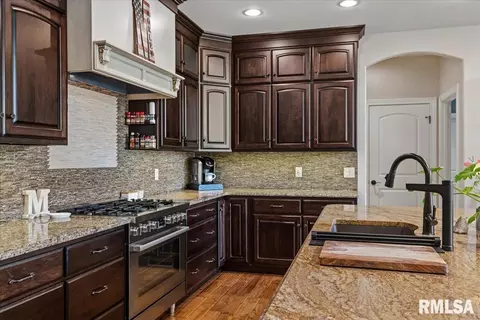 Kitchen - 6249 Old Salem Ln, Springfield, IL 62711 photo 2 of 9