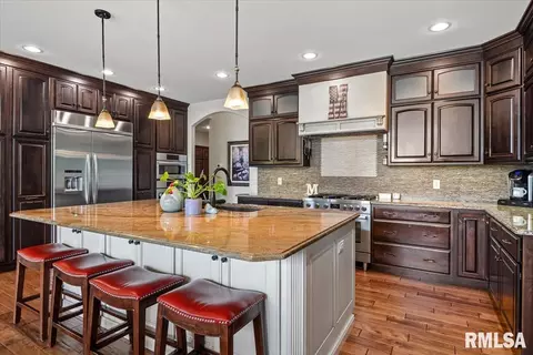 Kitchen - 6249 Old Salem Ln, Springfield, IL 62711 photo 4 of 9