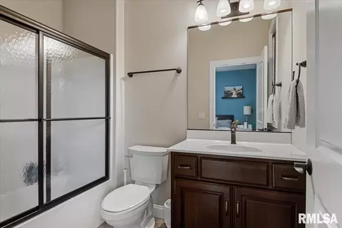 Bath - 6249 Old Salem Ln, Springfield, IL 62711 photo 2 of 4