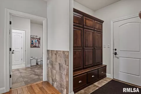 Entry Way - 6249 Old Salem Ln, Springfield, IL 62711 photo 2 of 10