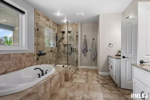 Bath - 6249 Old Salem Ln, Springfield, IL 62711 photo 1 of 4