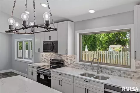 Kitchen - 3501 Buckeye Dr, Springfield, IL 62712 photo 2 of 3