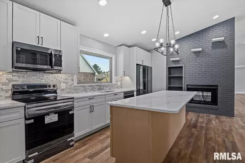 Kitchen - 3501 Buckeye Dr, Springfield, IL 62712 photo 3 of 3