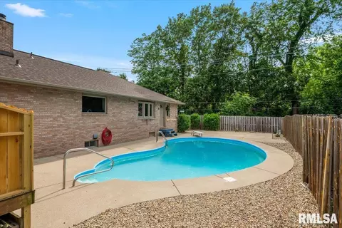 Exterior - 3501 Buckeye Dr, Springfield, IL 62712 photo 6 of 8