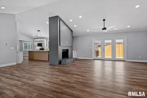 Living - 3501 Buckeye Dr, Springfield, IL 62712 photo 1 of 8