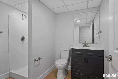 Bath - 3501 Buckeye Dr, Springfield, IL 62712 photo 4 of 4