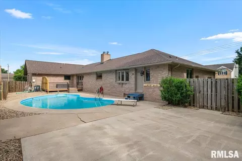 Exterior - 3501 Buckeye Dr, Springfield, IL 62712 photo 4 of 8