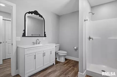 Bath - 3501 Buckeye Dr, Springfield, IL 62712 photo 1 of 4