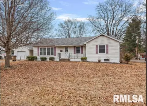 116 Sunset Dr, Virden, IL 62690