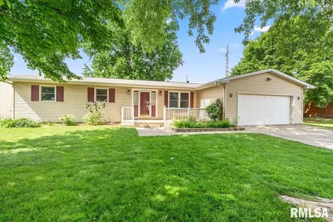 1204 Pine Ln, Auburn, IL 62615