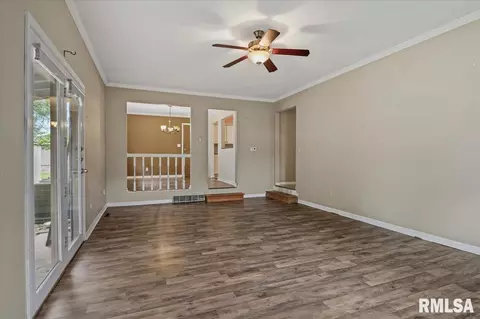 Living - 29 Longbow Ln, Springfield, IL 62704 photo 3 of 3