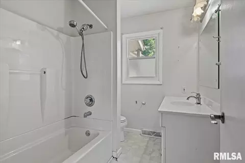 Bath - 29 Longbow Ln, Springfield, IL 62704 photo 1 of 3