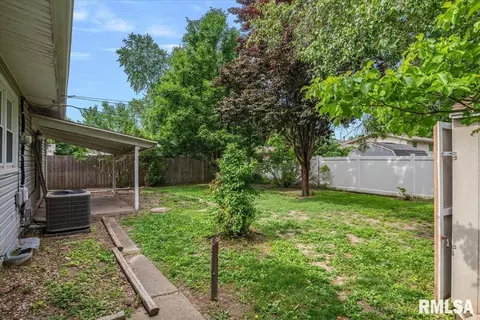 Exterior - 29 Longbow Ln, Springfield, IL 62704 photo 4 of 6