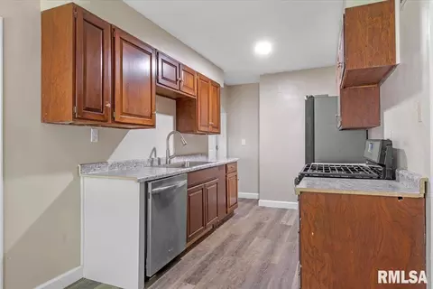 Entry Way - 201 S Walnut St, Springfield, IL 62704 photo 2 of 4