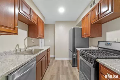 Kitchen - 201 S Walnut St, Springfield, IL 62704 photo 1 of 2