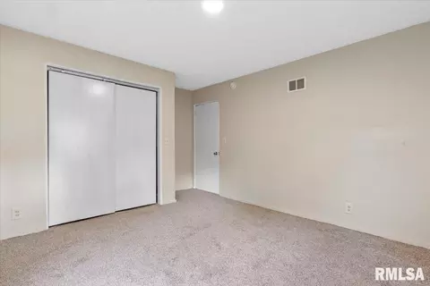 Bedroom - 201 S Walnut St, Springfield, IL 62704 photo 2 of 6