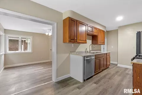 Entry Way - 201 S Walnut St, Springfield, IL 62704 photo 1 of 4