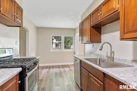 Kitchen - 201 S Walnut St, Springfield, IL 62704 photo 2 of 2