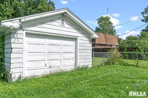 Exterior - 201 S Walnut St, Springfield, IL 62704 photo 7 of 7