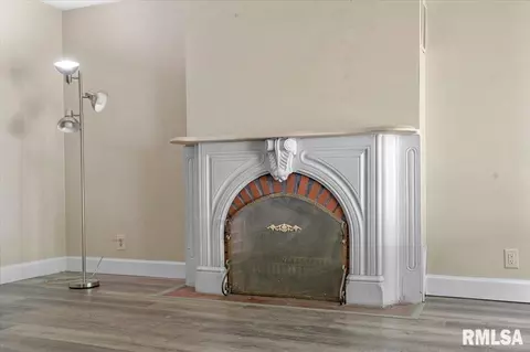 Living - 201 S Walnut St, Springfield, IL 62704 photo 5 of 5