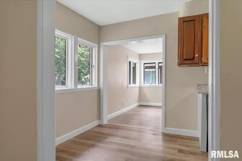 Entry Way - 201 S Walnut St, Springfield, IL 62704 photo 4 of 4