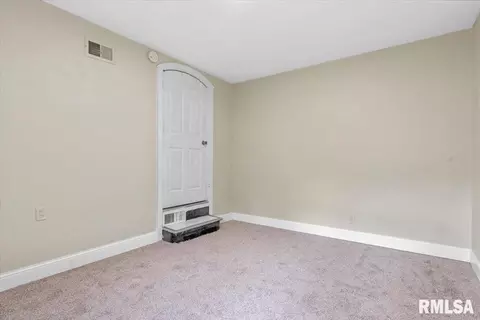 Bedroom - 201 S Walnut St, Springfield, IL 62704 photo 4 of 6