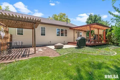 Exterior - 4124 Camomile Ln, Springfield, IL 62711 photo 6 of 8