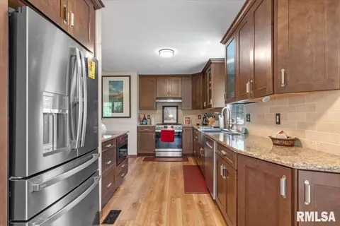 Kitchen - 4124 Camomile Ln, Springfield, IL 62711 photo 3 of 4
