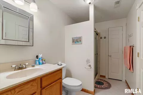 Bath - 4124 Camomile Ln, Springfield, IL 62711 photo 4 of 4