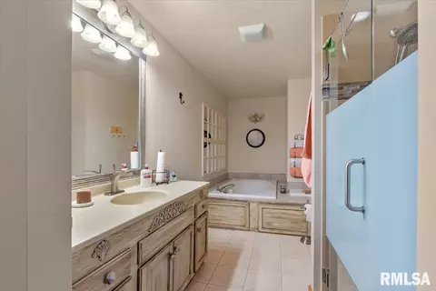 Bath - 4124 Camomile Ln, Springfield, IL 62711 photo 2 of 4