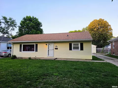 2422 S Whittier Ave, Springfield, IL 62704