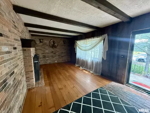 Living - 2452 S 5th St, Springfield, IL 62703 photo 1 of 1