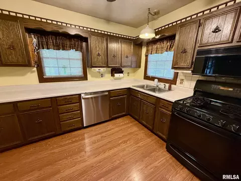 Kitchen - 2452 S 5th St, Springfield, IL 62703 photo 2 of 3