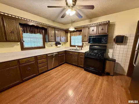 Kitchen - 2452 S 5th St, Springfield, IL 62703 photo 3 of 3