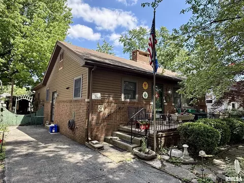2452 S 5th St, Springfield, IL 62703