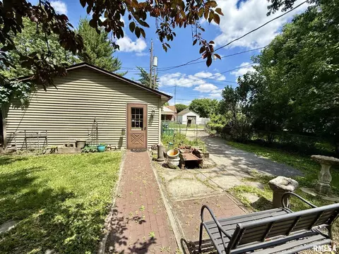 Exterior - 2452 S 5th St, Springfield, IL 62703 photo 3 of 9
