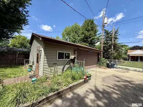 Exterior - 2452 S 5th St, Springfield, IL 62703 photo 2 of 9