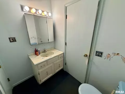 Bath - 2452 S 5th St, Springfield, IL 62703 photo 2 of 2