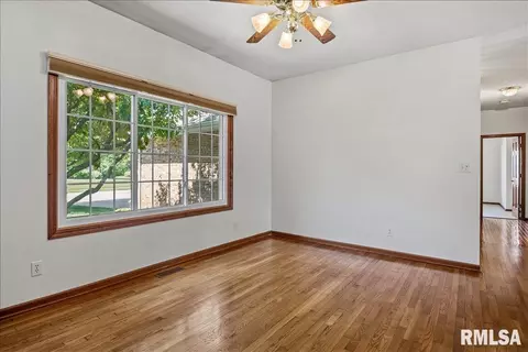 Living - 5004 Eagle Rdg, Springfield, IL 62711 photo 1 of 5