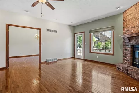Living - 5004 Eagle Rdg, Springfield, IL 62711 photo 5 of 5