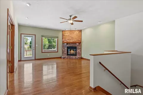 Living - 5004 Eagle Rdg, Springfield, IL 62711 photo 2 of 5