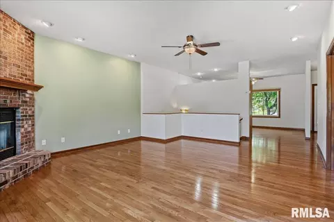 Living - 5004 Eagle Rdg, Springfield, IL 62711 photo 3 of 5