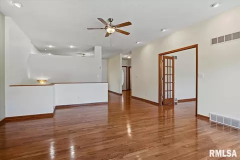 Living - 5004 Eagle Rdg, Springfield, IL 62711 photo 4 of 5