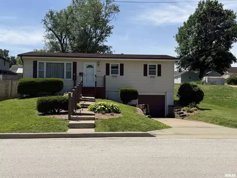 1520 Van Buren St, Quincy, IL 62301