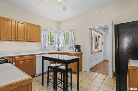 Kitchen - 1225 N Franklin Ave, Springfield, IL 62702 photo 1 of 6